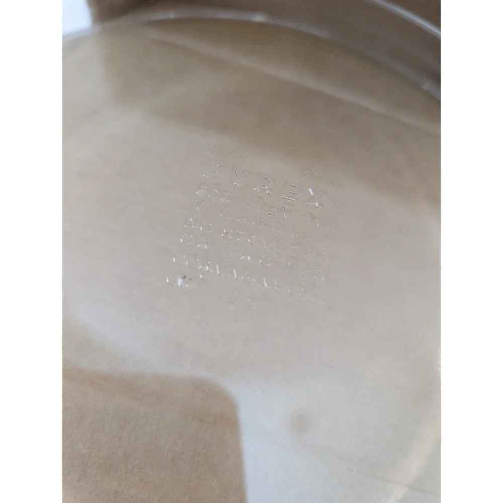 Set of 2 Pyrex #209 9